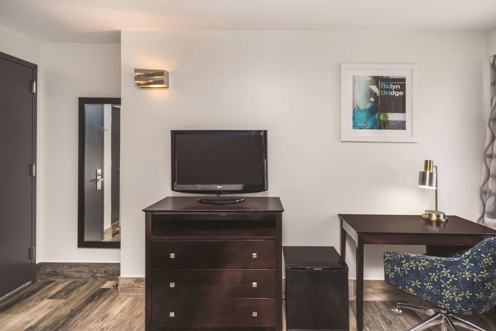 La Quinta By Wyndham Brooklyn Downtown Hotel New York Exterior photo