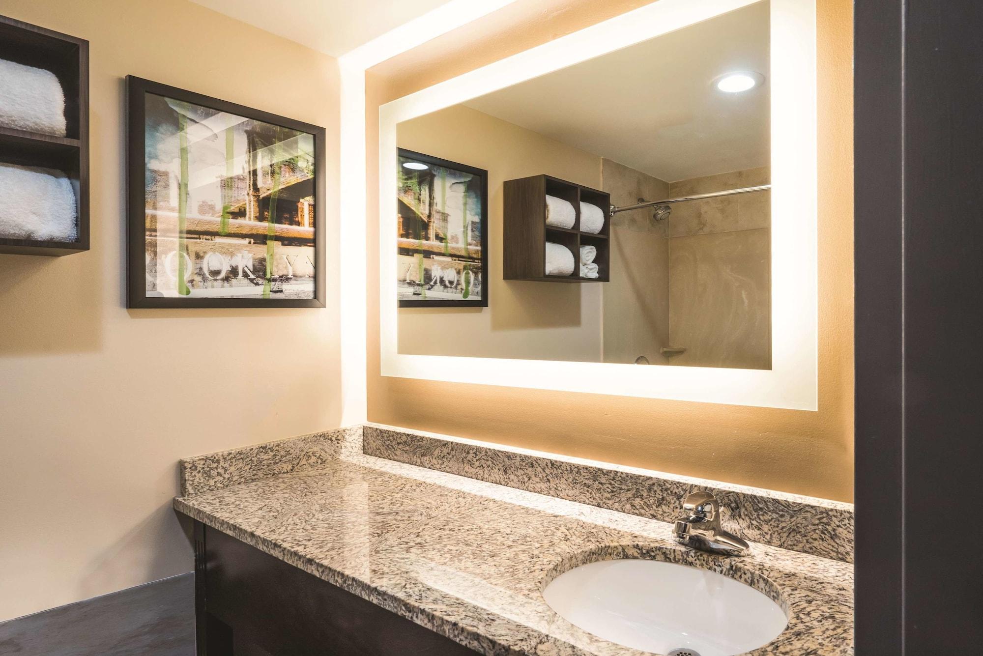 La Quinta By Wyndham Brooklyn Downtown Hotel New York Exterior photo